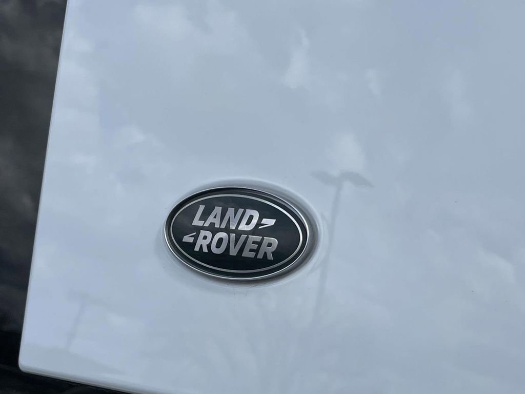 Used 2024 Land Rover Defender 110 X-Dynamic SE image 17