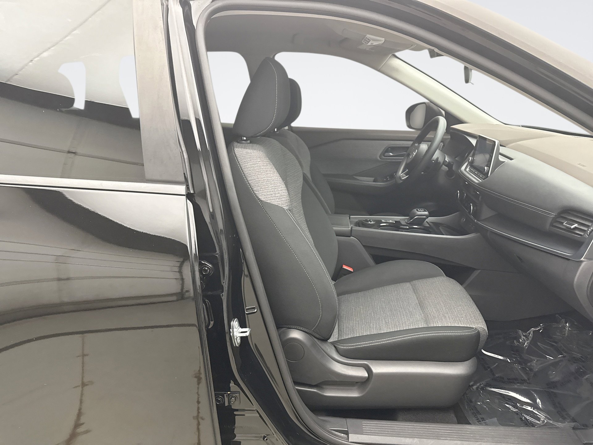 Used 2021 Nissan Rogue S AWD/4WD image 16