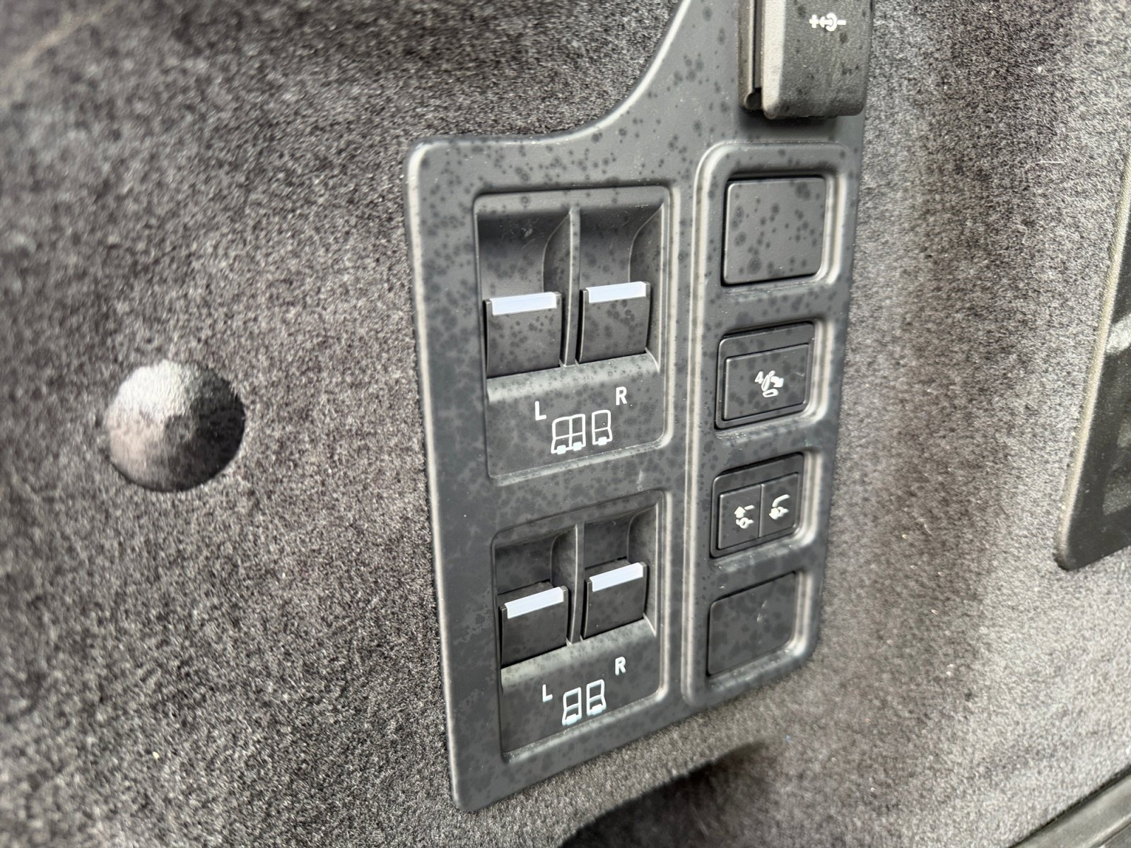Used 2023 Land Rover Discovery S R-Dynamic AWD/4WD image 26