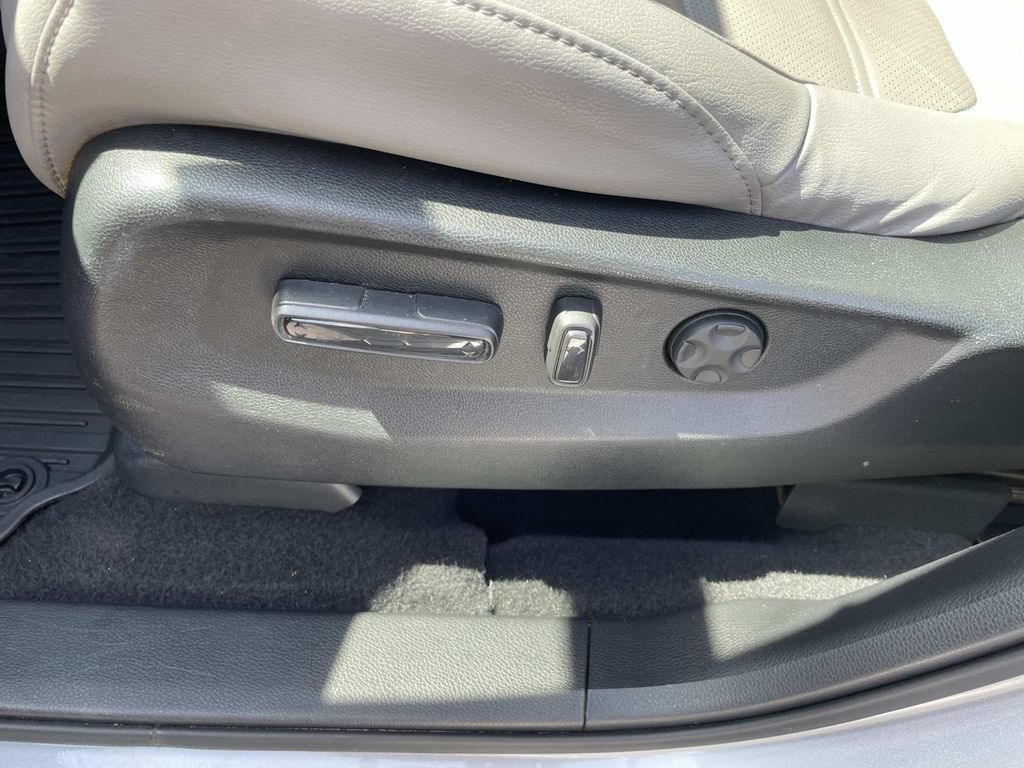 Used 2017 Honda CR-V EX-L image 11