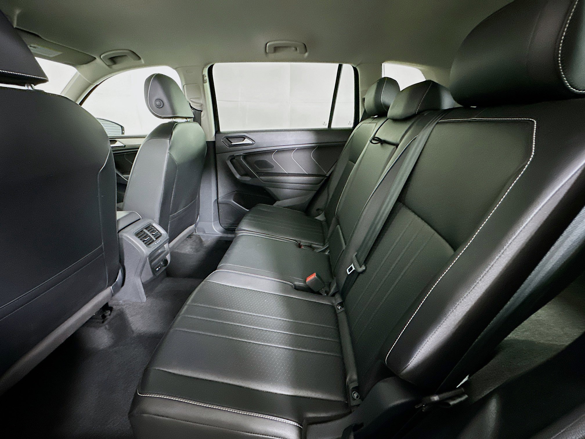 Used 2024 Volkswagen Tiguan SE image 26