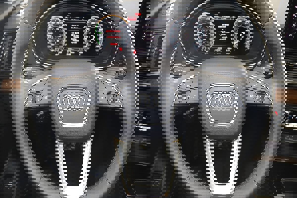 Used 2024 Audi Q5 e Premium Plus w/ Premium Plus Package image 38