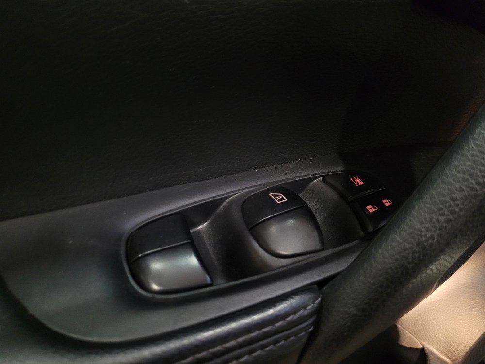 Used 2014 Nissan Rogue SV w/ SV Moonroof Package AWD/4WD image 27