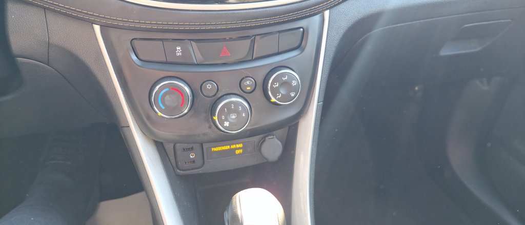 Used 2020 Chevrolet Trax LT w/ LT Convenience Package FWD image 21