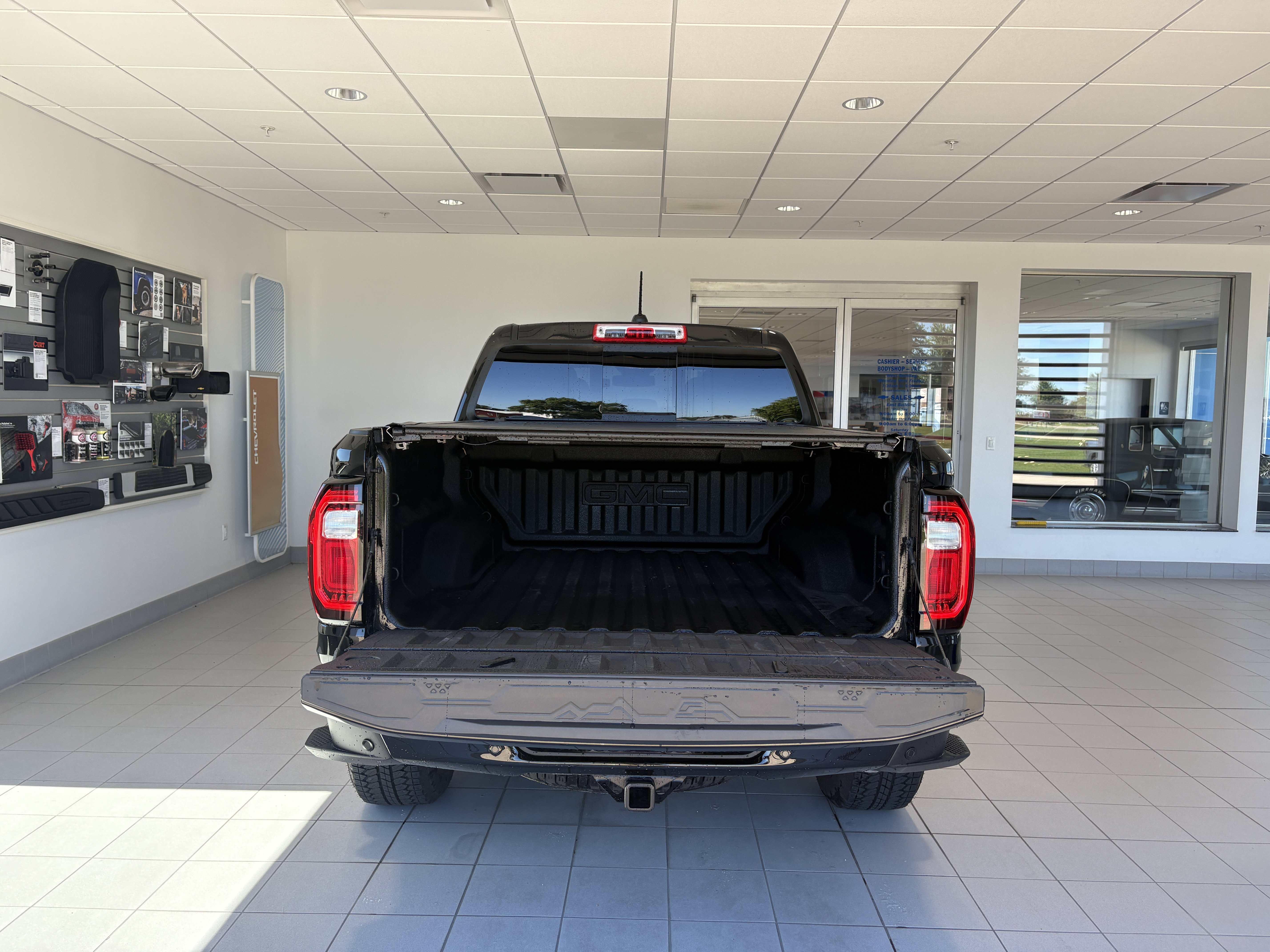 Used 2026 GMC Canyon Denali AWD/4WD image 9