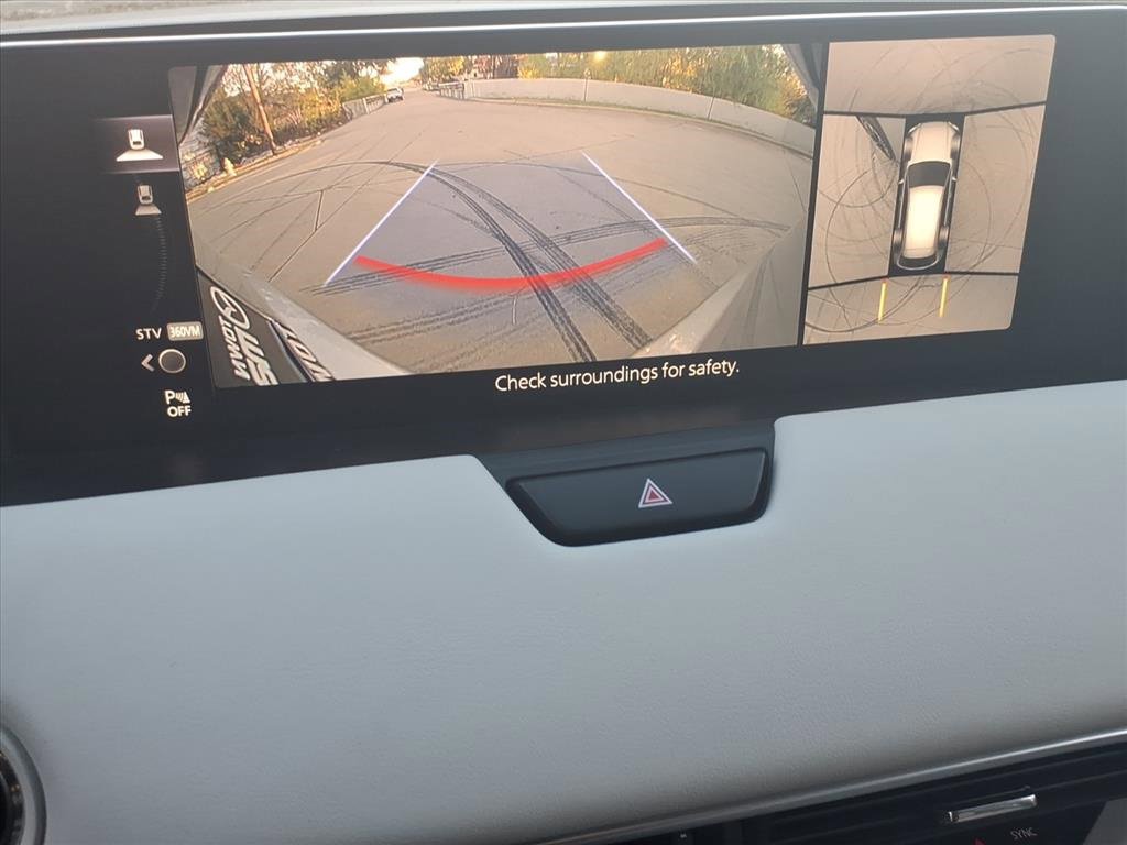 Used 2024 MAZDA CX-90 Plug-In Hybrid w/ Premium Plus image 11