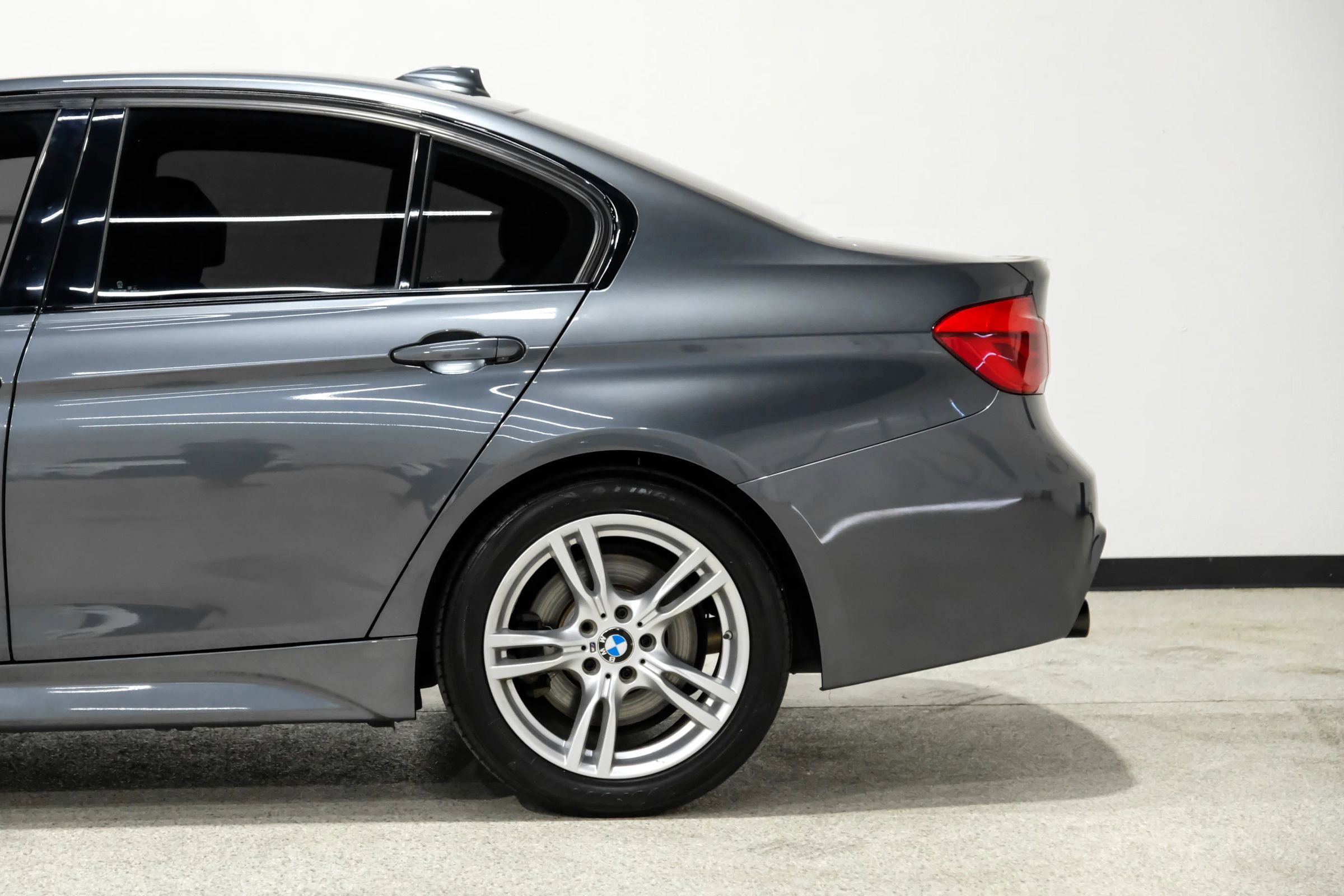 Used 2018 BMW 340i Sedan RWD image 11