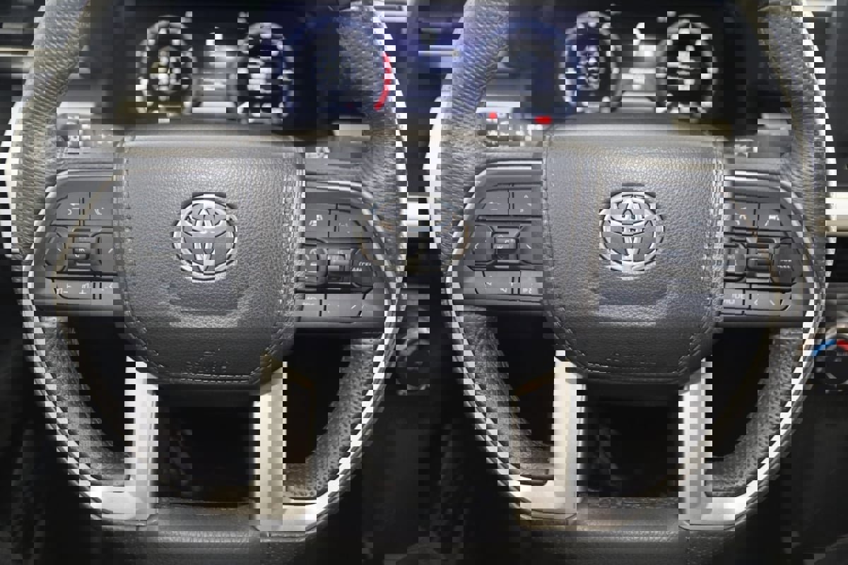 Used 2024 Toyota Tacoma TRD Off-Road image 33