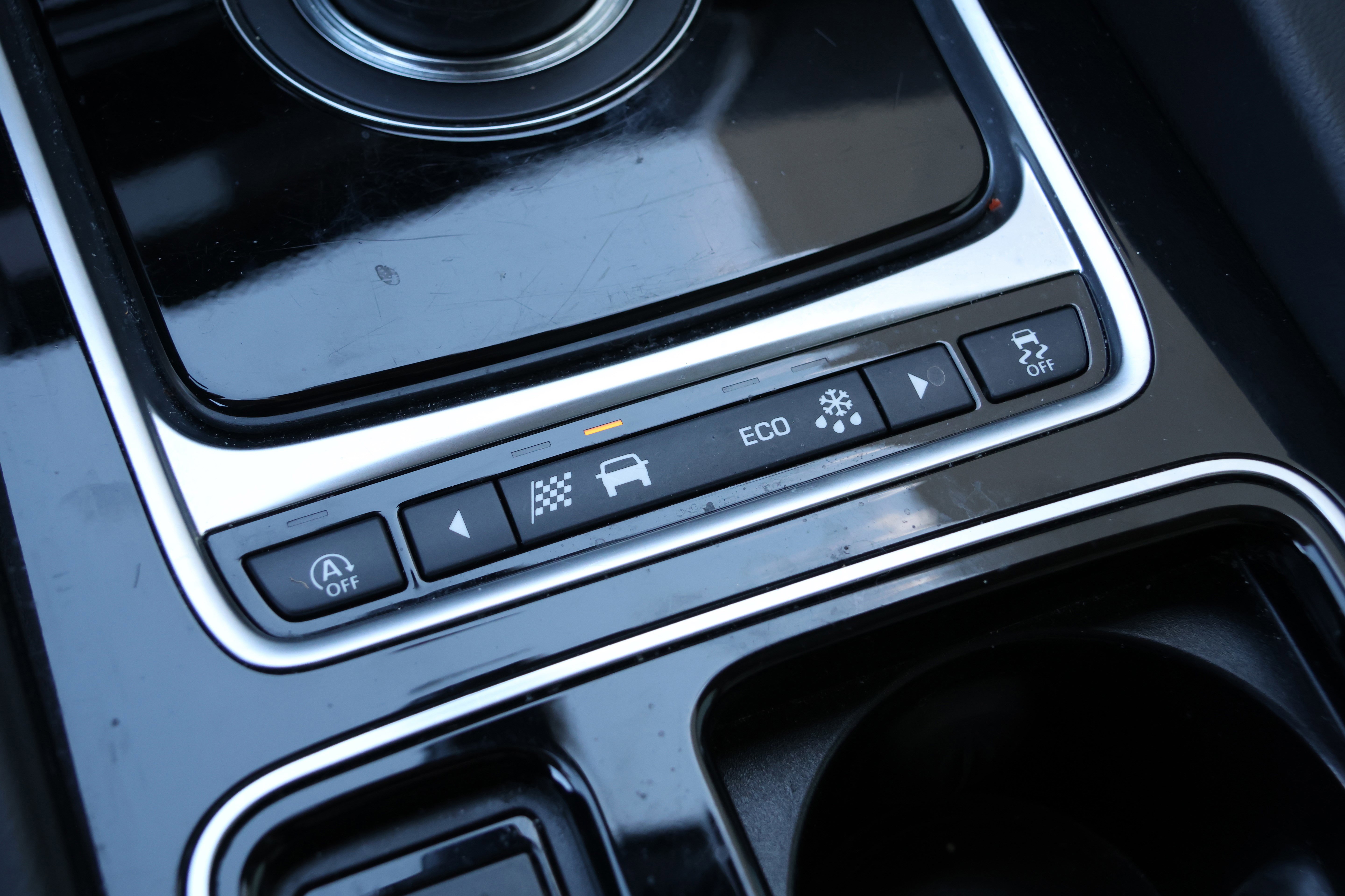 Used 2020 Jaguar F-PACE Prestige image 27