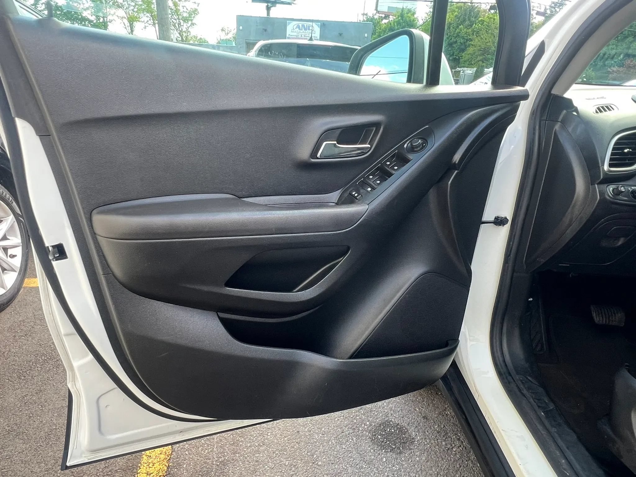 Used 2020 Chevrolet Trax LS w/ Tint and Cruise Package AWD/4WD image 22