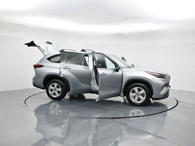 Used 2023 Toyota Highlander L image 51