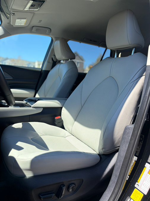 Used 2025 Toyota Grand Highlander AWD image 12
