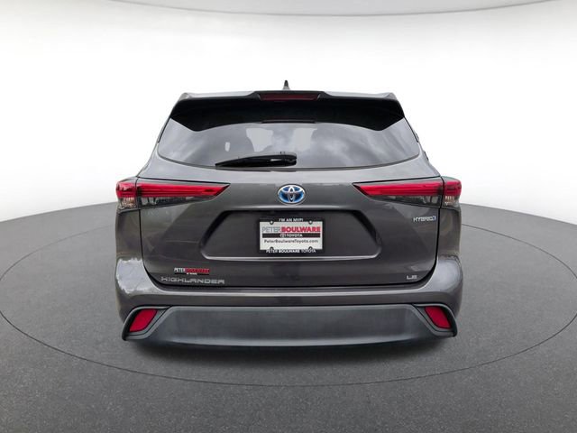 Used 2022 Toyota Highlander LE AWD/4WD image 5
