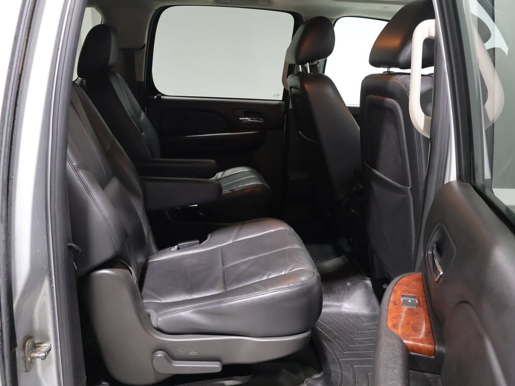 Used 2013 Chevrolet Suburban LT w/ Luxury Package AWD/4WD image 26