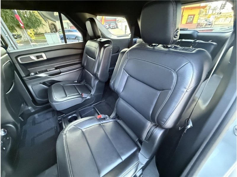 Used 2020 Ford Explorer XLT w/ Equipment Group 202A image 25