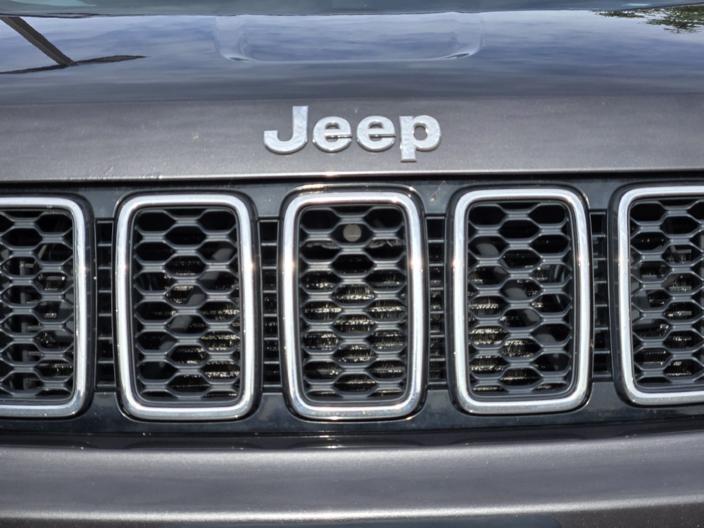 Used 2019 Jeep Grand Cherokee Limited AWD/4WD image 12