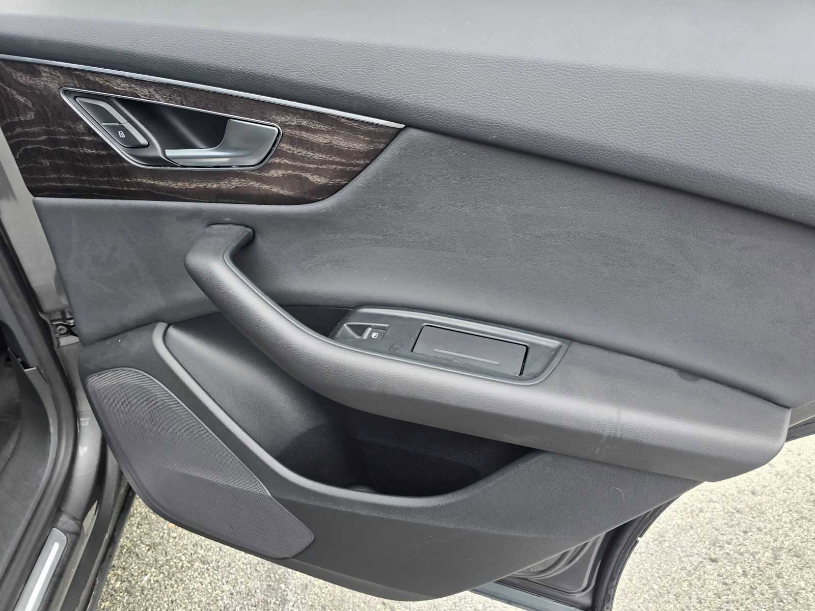 Used 2020 Audi Q8 Premium w/ Black Optic Package image 13