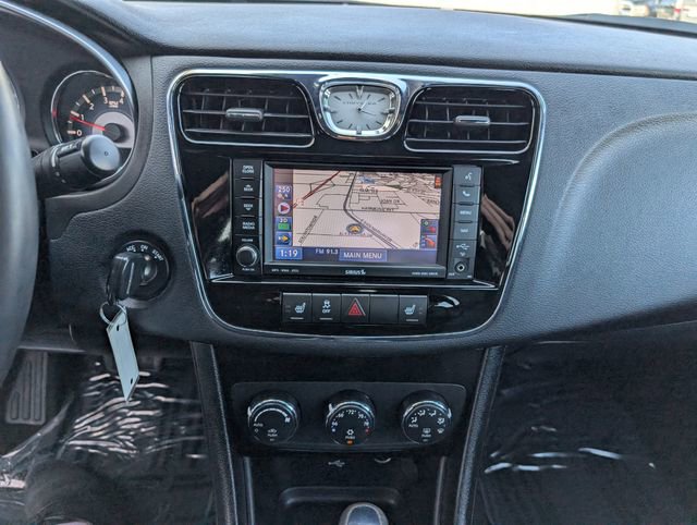 Used 2013 Chrysler 200 Limited image 3