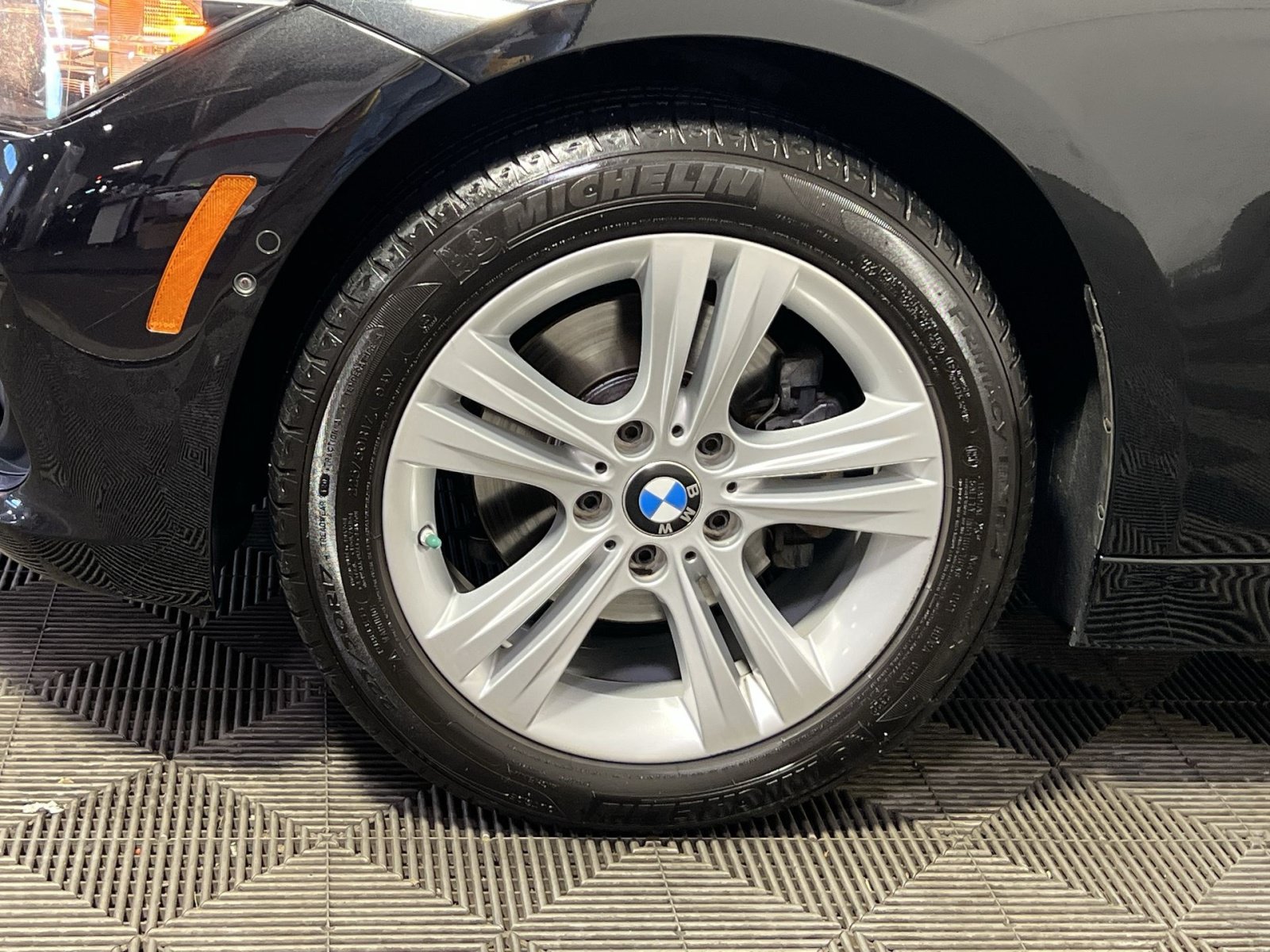 Used 2017 BMW 330i xDrive Sedan AWD/4WD image 12