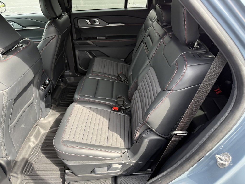 Used 2025 Ford Explorer ST-Line w/ Premium Package image 29