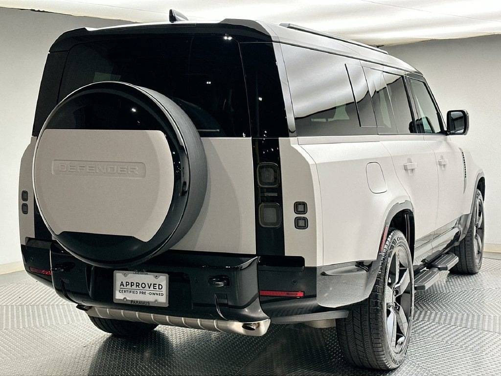 Used 2026 Land Rover Defender 130 X-Dynamic SE AWD/4WD image 13