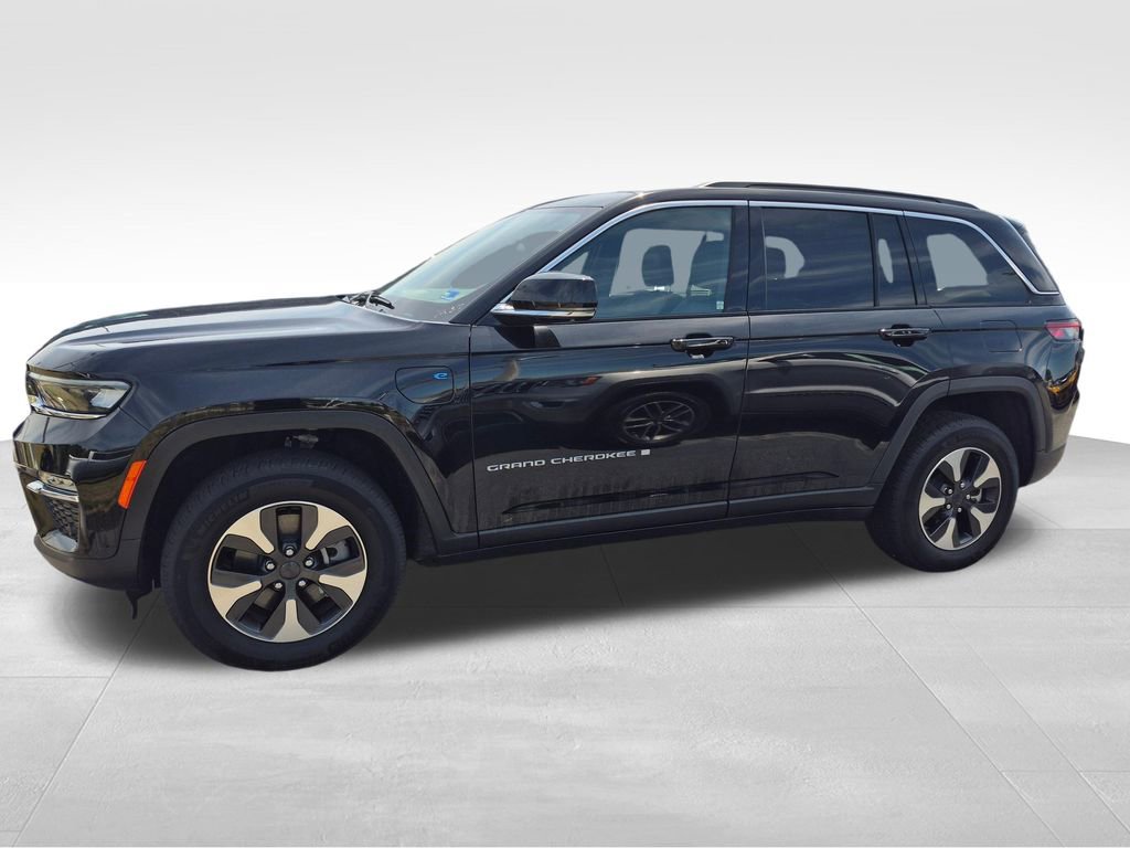 Used 2024 Jeep Grand Cherokee Limited 4xe w/ Luxury Tech Group II AWD/4WD image 3