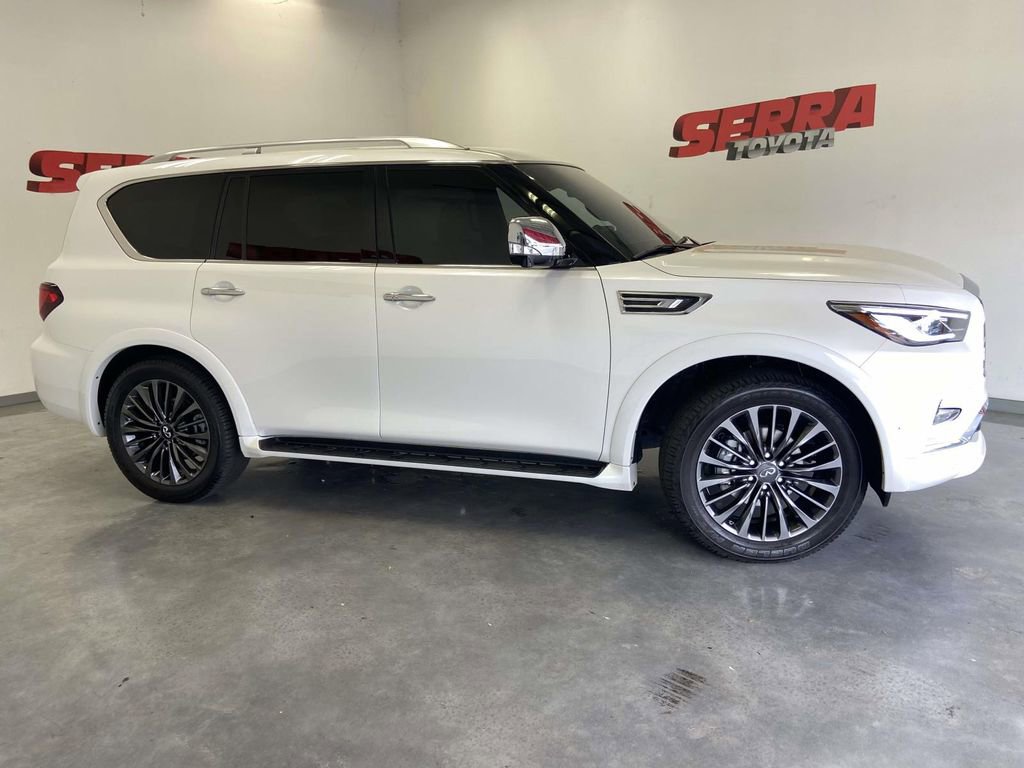 Used 2024 INFINITI QX80 Sensory w/ All-Season Package image 2