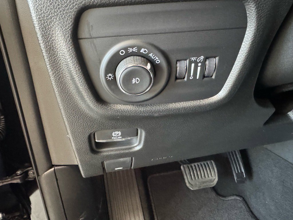 Used 2025 Jeep Grand Cherokee L Limited w/ Trailer Tow Package AWD/4WD image 19