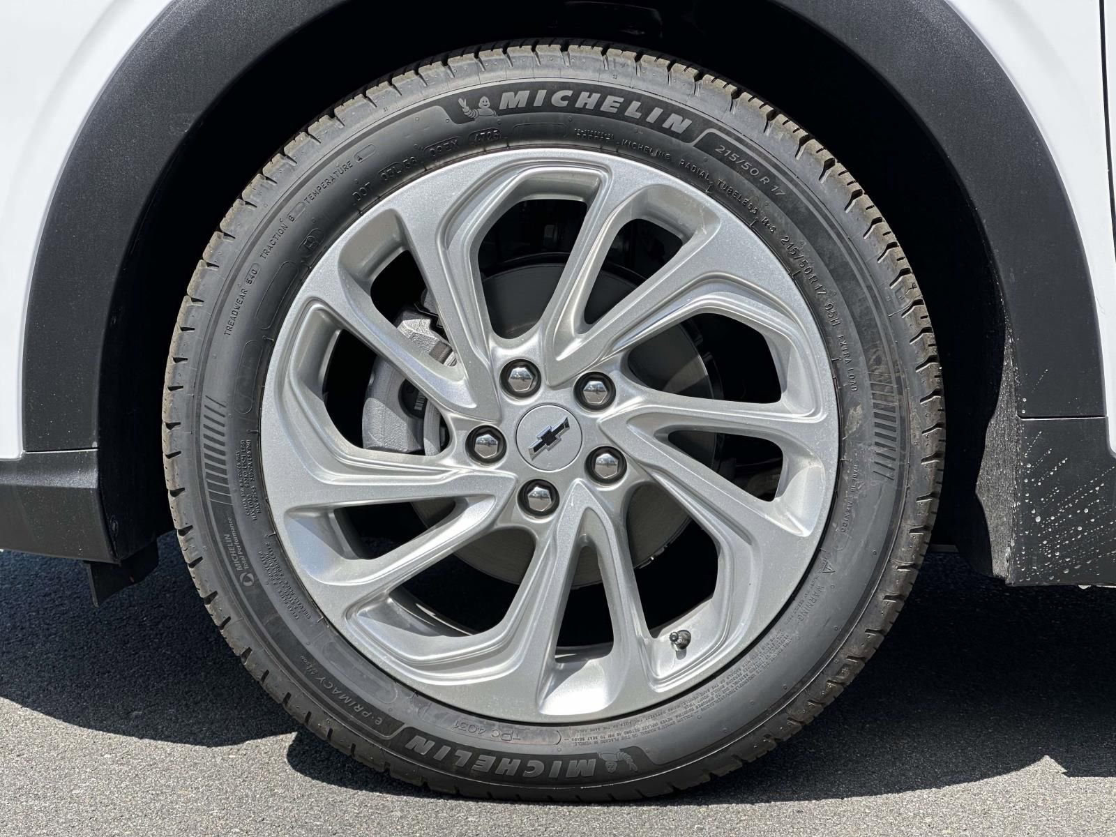 New 2027 Chevrolet Bolt LT w/ Comfort Package FWD image 7