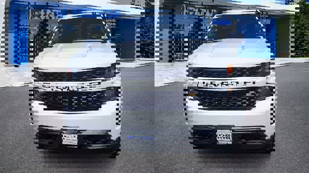 Used 2021 Chevrolet Silverado 1500 Custom image 3