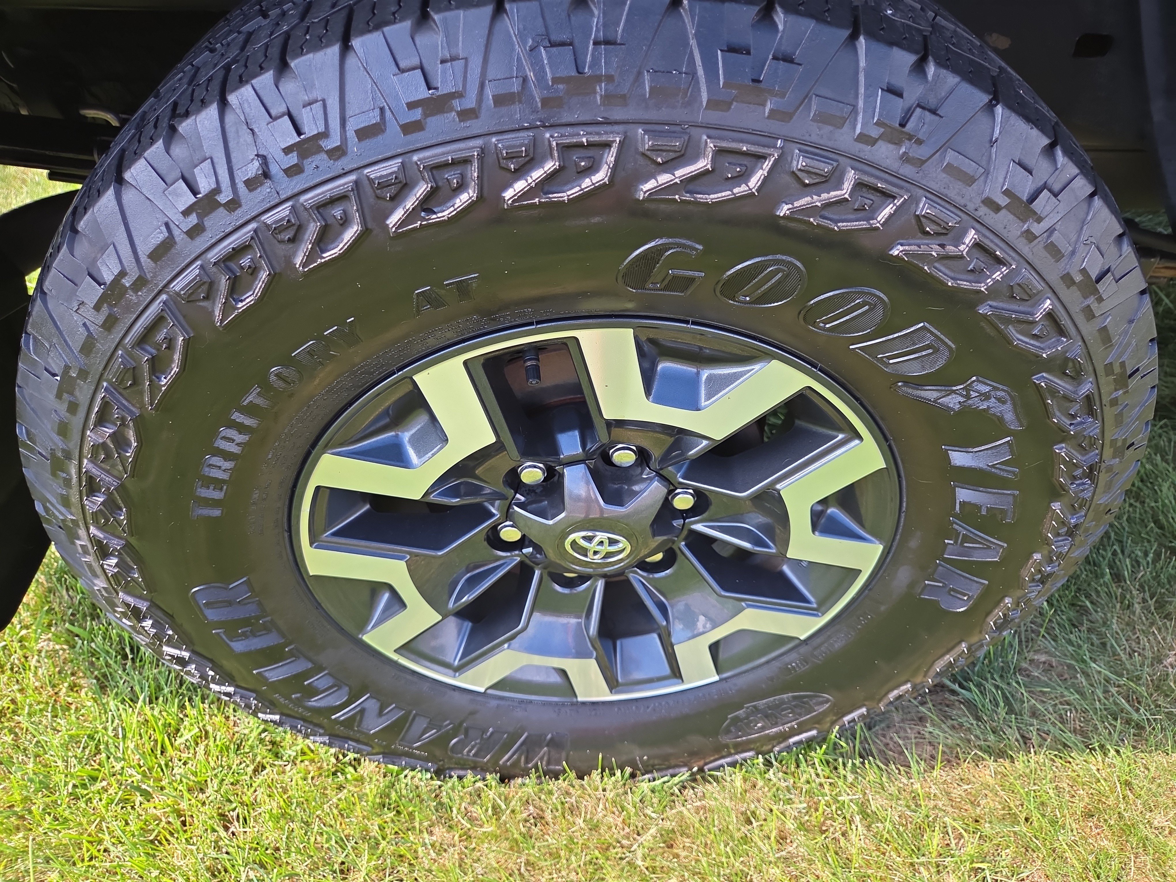 Certified 2022 Toyota Tacoma TRD Off-Road AWD/4WD image 10