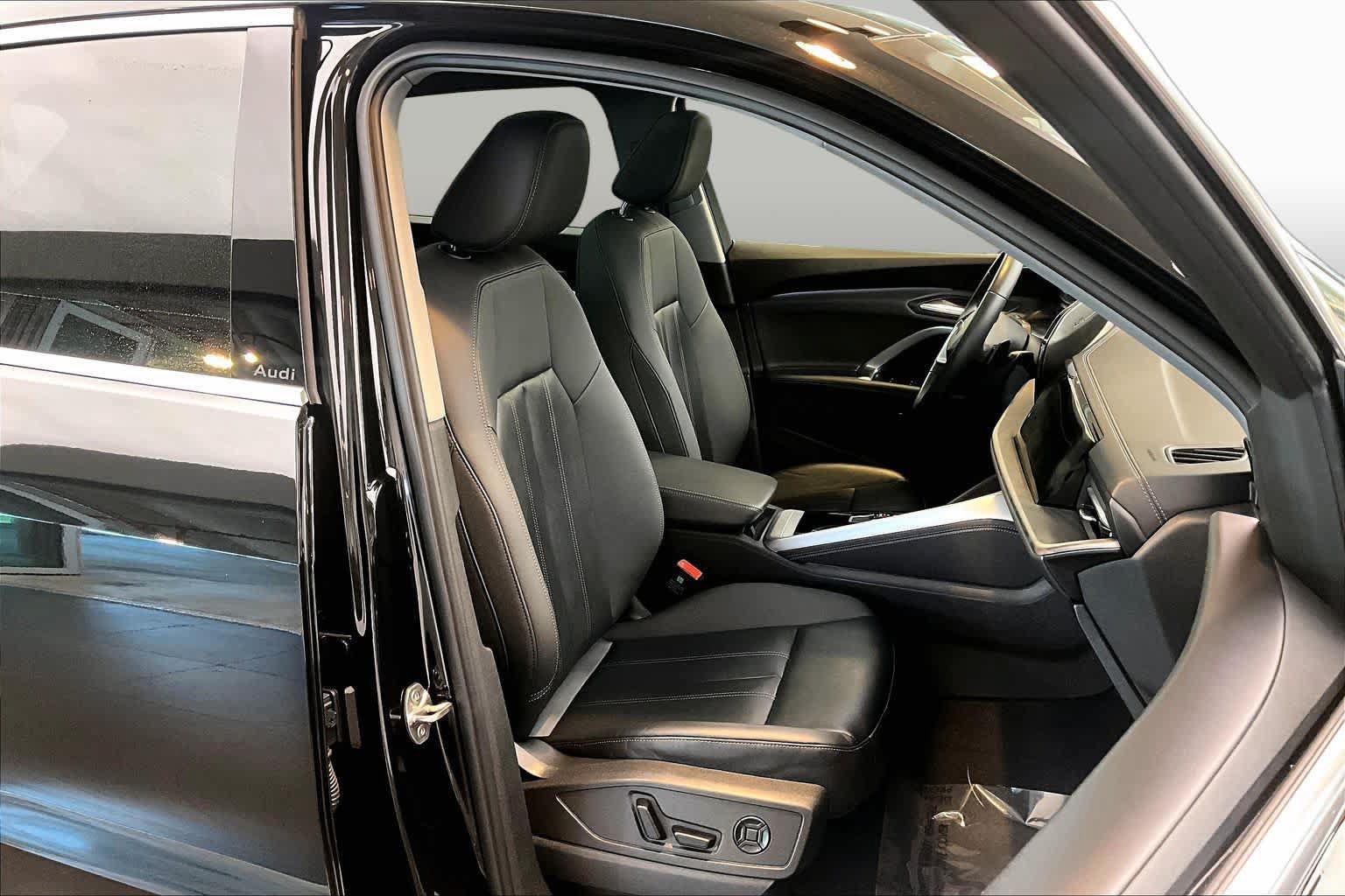 Used 2025 Audi Q5 Premium w/ Convenience Package AWD/4WD image 9