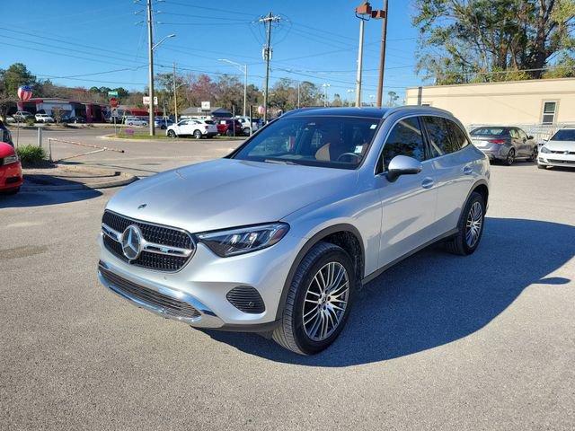 Used 2024 Mercedes-Benz GLC 300 4MATIC image 4