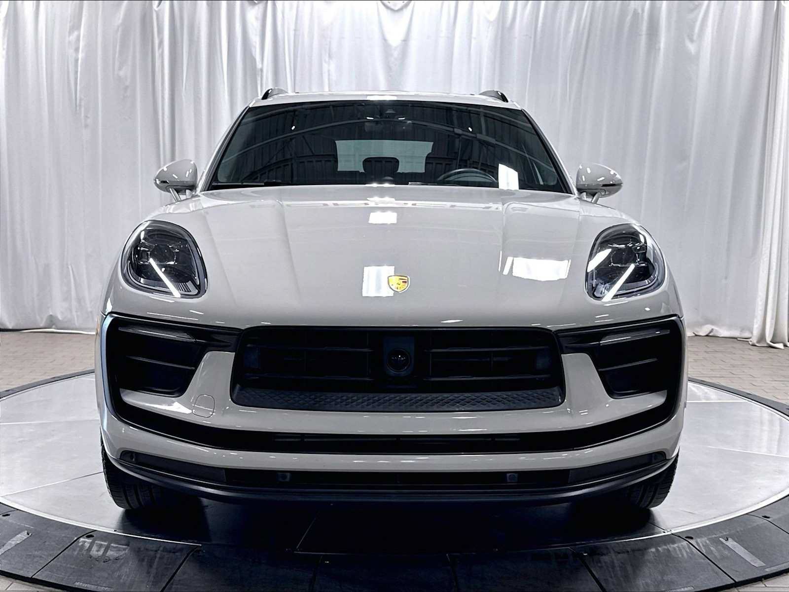 Used 2023 Porsche Macan AWD/4WD image 12