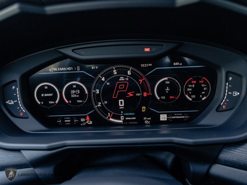 Used 2025 Lamborghini Urus SE AWD/4WD image 18