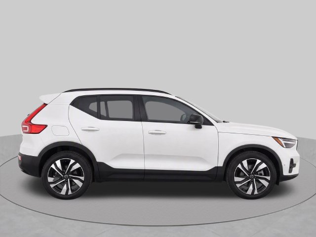 Used 2024 Volvo XC40 B5 Ultimate AWD/4WD image 8