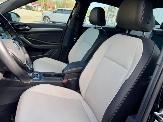 Used 2021 Volkswagen Jetta R-Line w/ R-Line Cold Weather Package FWD image 13