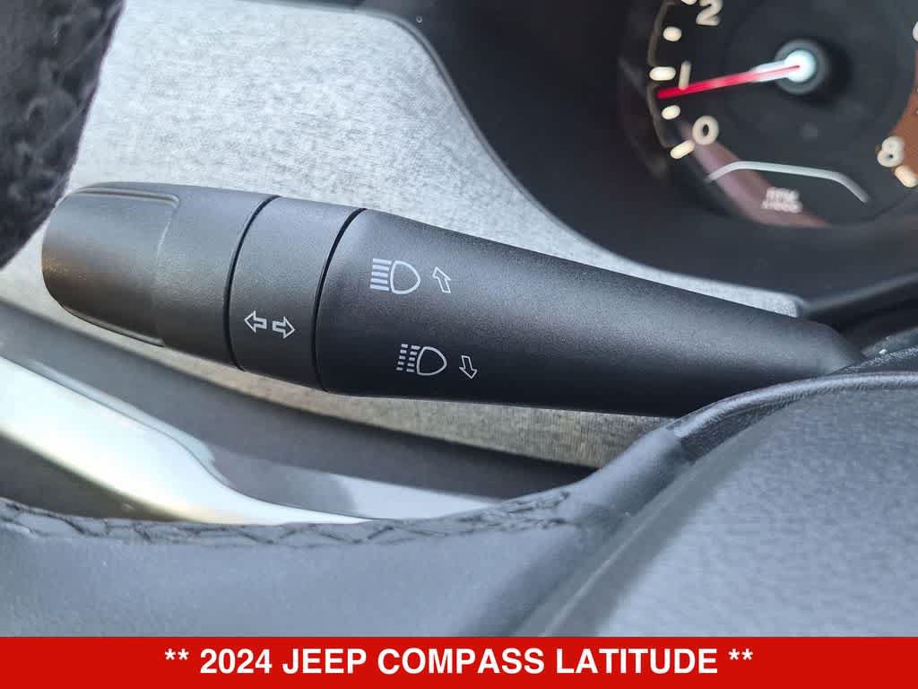 Used 2024 Jeep Compass Latitude AWD/4WD image 26
