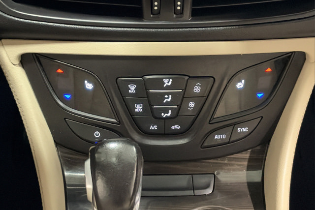 Used 2019 Buick Envision Essence AWD/4WD image 17