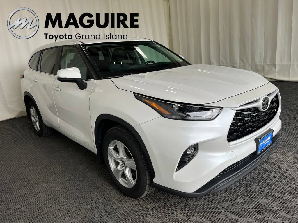 Used 2024 Toyota Highlander LE FWD image 32
