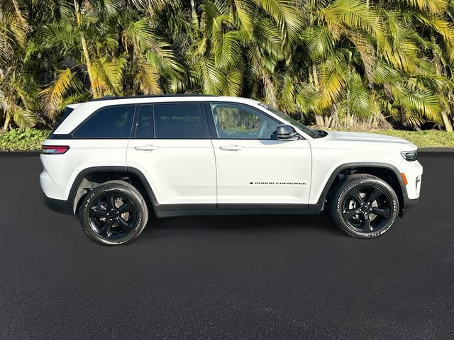 Used 2024 Jeep Grand Cherokee Altitude image 4