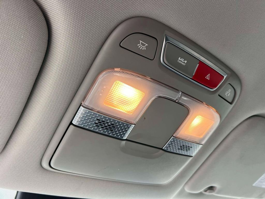 Used 2023 Kia Telluride LX image 30