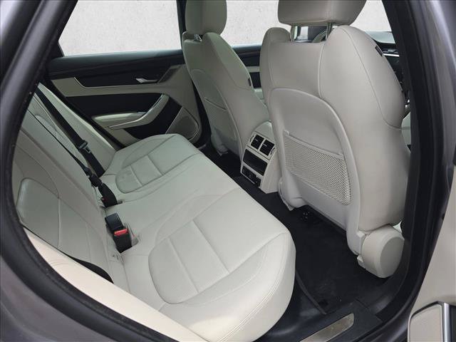 Used 2024 Jaguar XF R-Dynamic SE AWD/4WD image 11