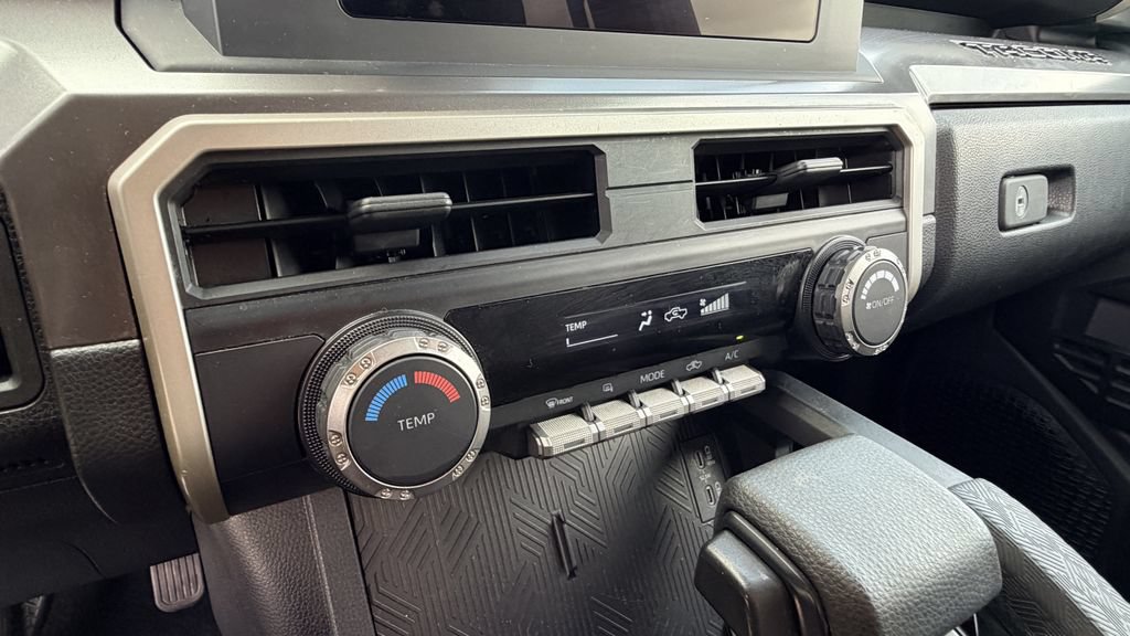 Used 2024 Toyota Tacoma SR5 AWD/4WD image 18