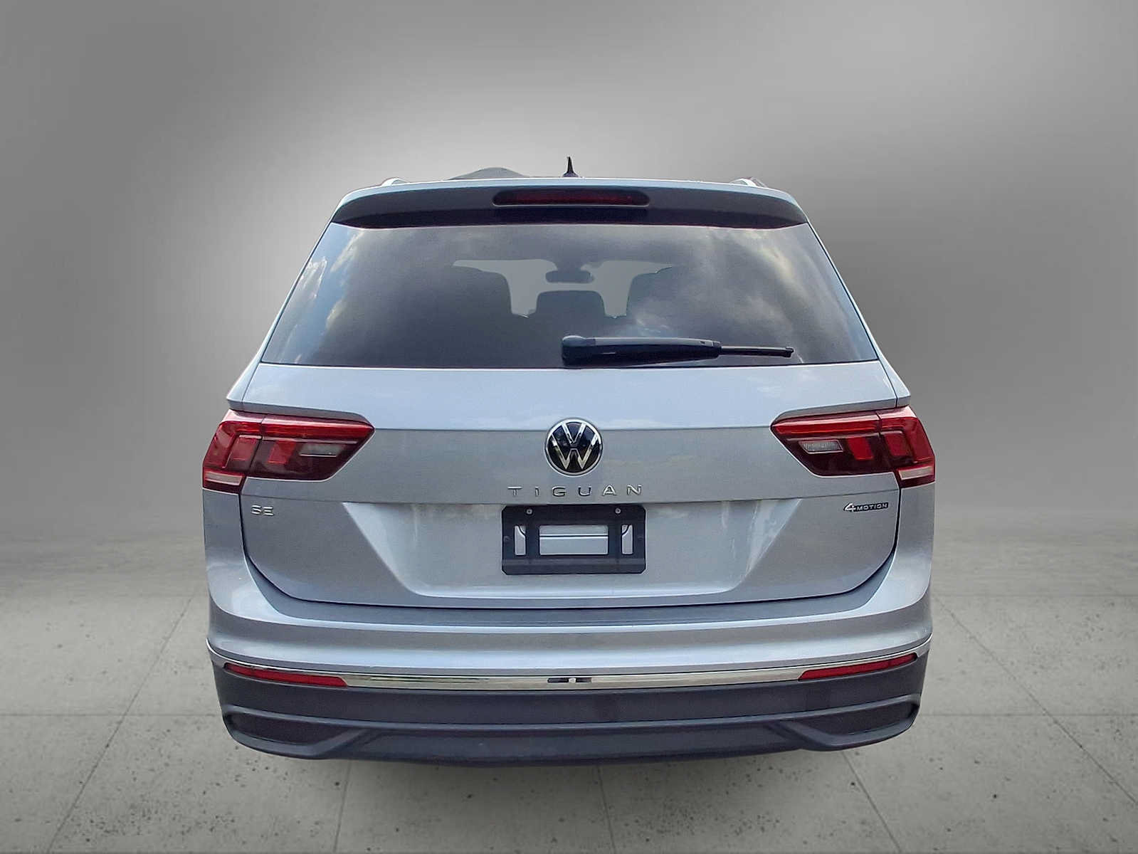 Used 2024 Volkswagen Tiguan SE w/ Panoramic Sunroof Package AWD/4WD image 7