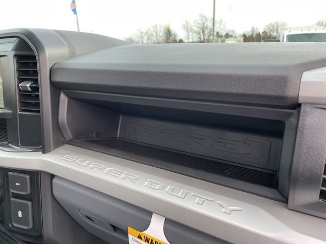 New 2026 Ford F250 XL w/ XL Chrome Package image 55