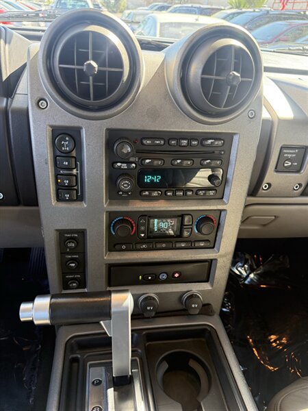 Used 2003 HUMMER H2 w/ Preferred Equipment Group AWD/4WD image 11