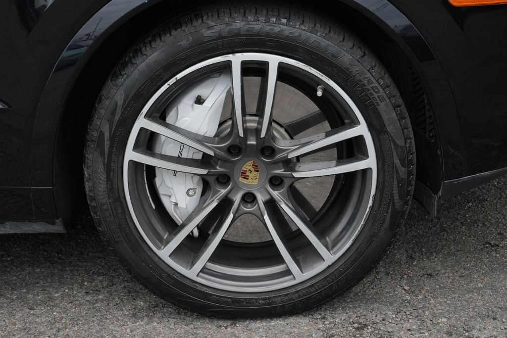 Used 2019 Porsche Cayenne Turbo AWD/4WD image 12
