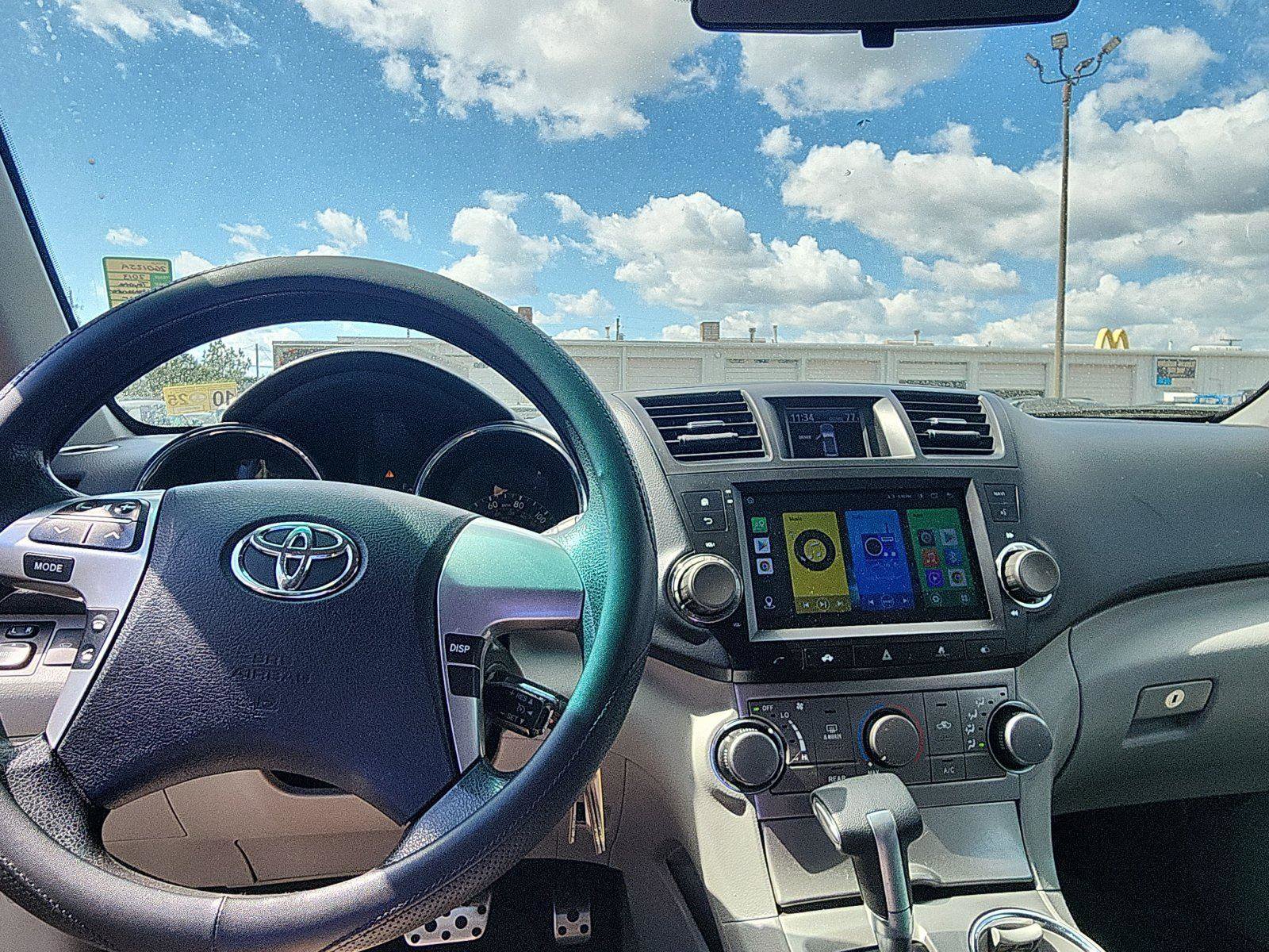 Used 2013 Toyota Highlander 4WD w/ Cold Weather Pkg image 15