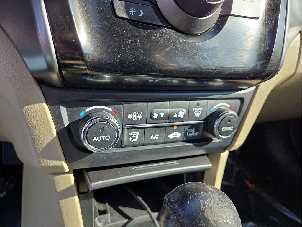 Used 2013 Acura ILX w/ Premium Package image 17